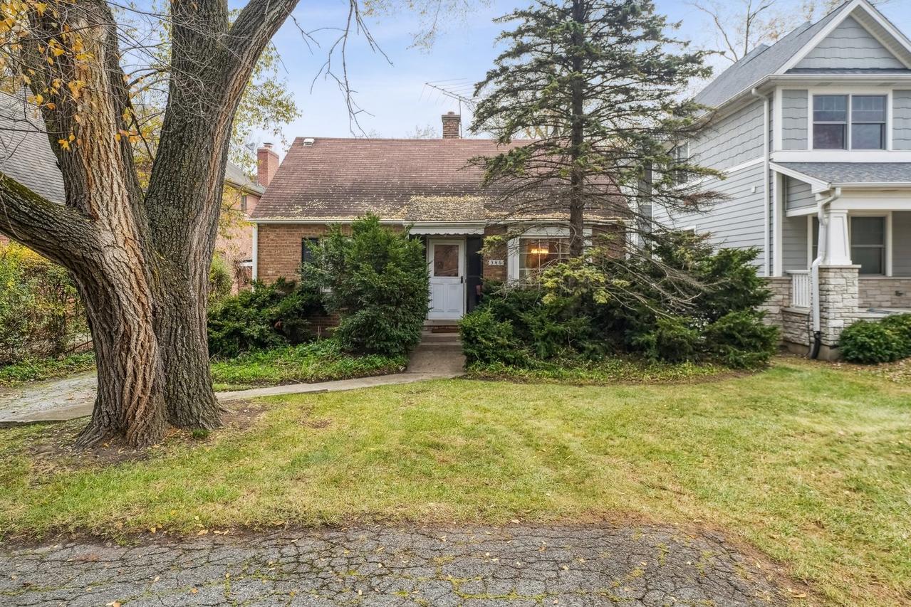 346 55th St., Clarendon Hills, IL 60514