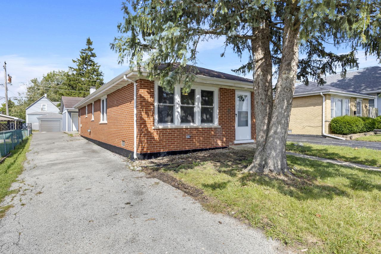 97 W 29th St., South Chicago Heights, IL 60411