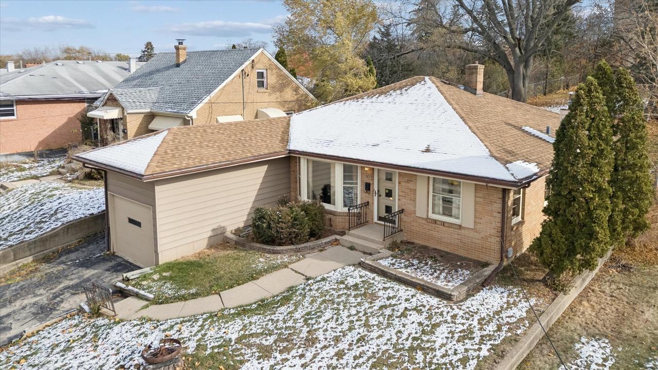 922 24th St., Rockford, IL 61108