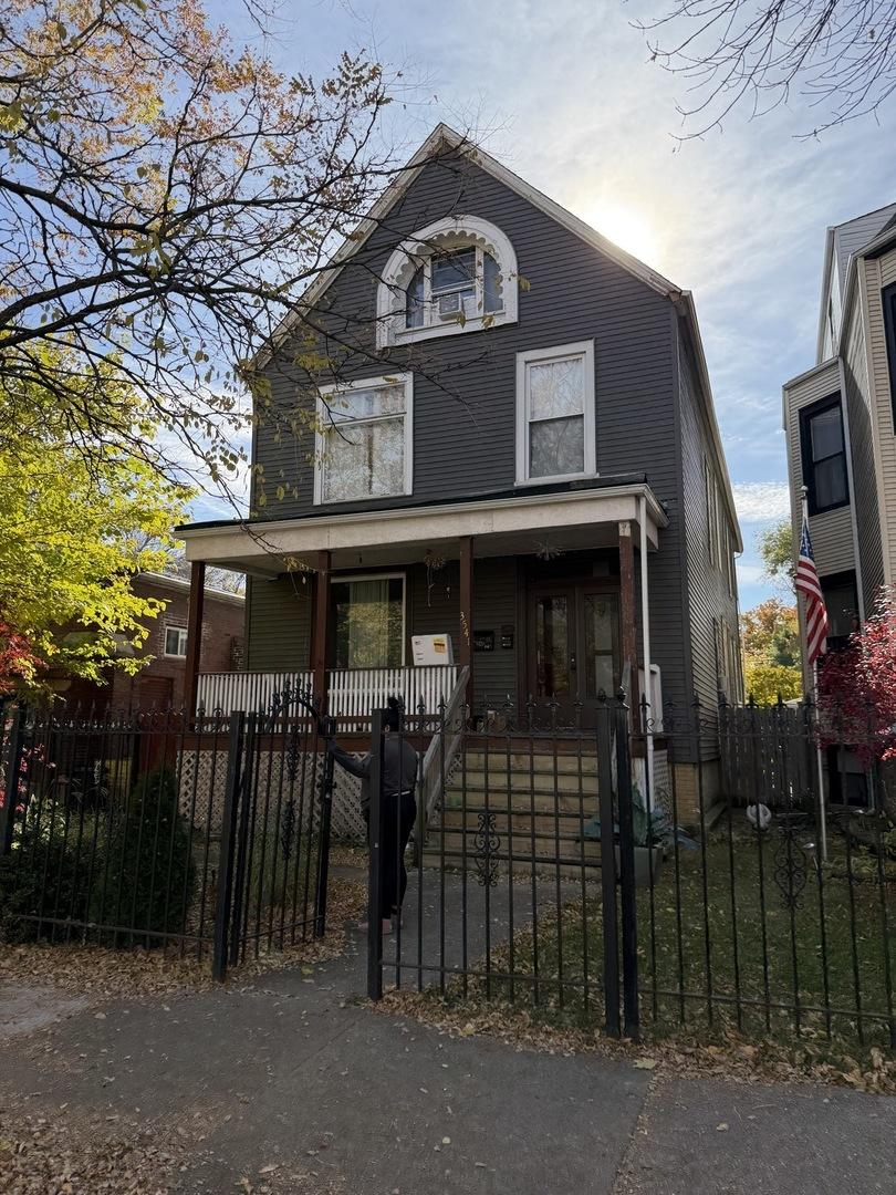 3541 W Wrightwood Ave., Chicago, IL 60647
