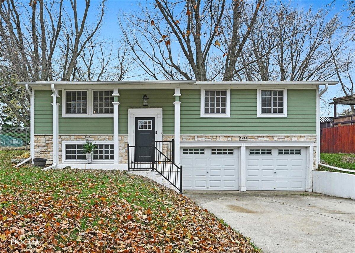 1244 Lakewood Dr., Lake Holiday, IL 60552