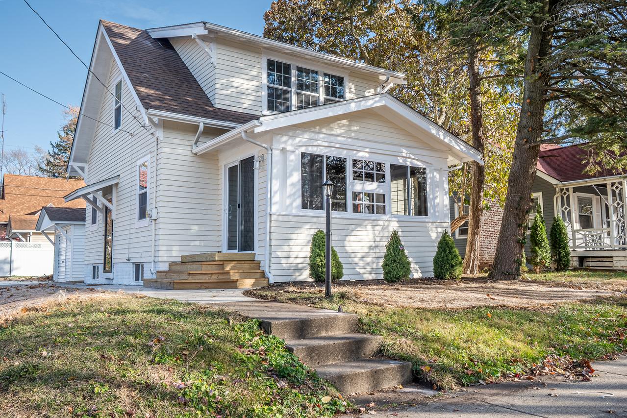 504 S Kreitzer Ave., Bloomington, IL 61701