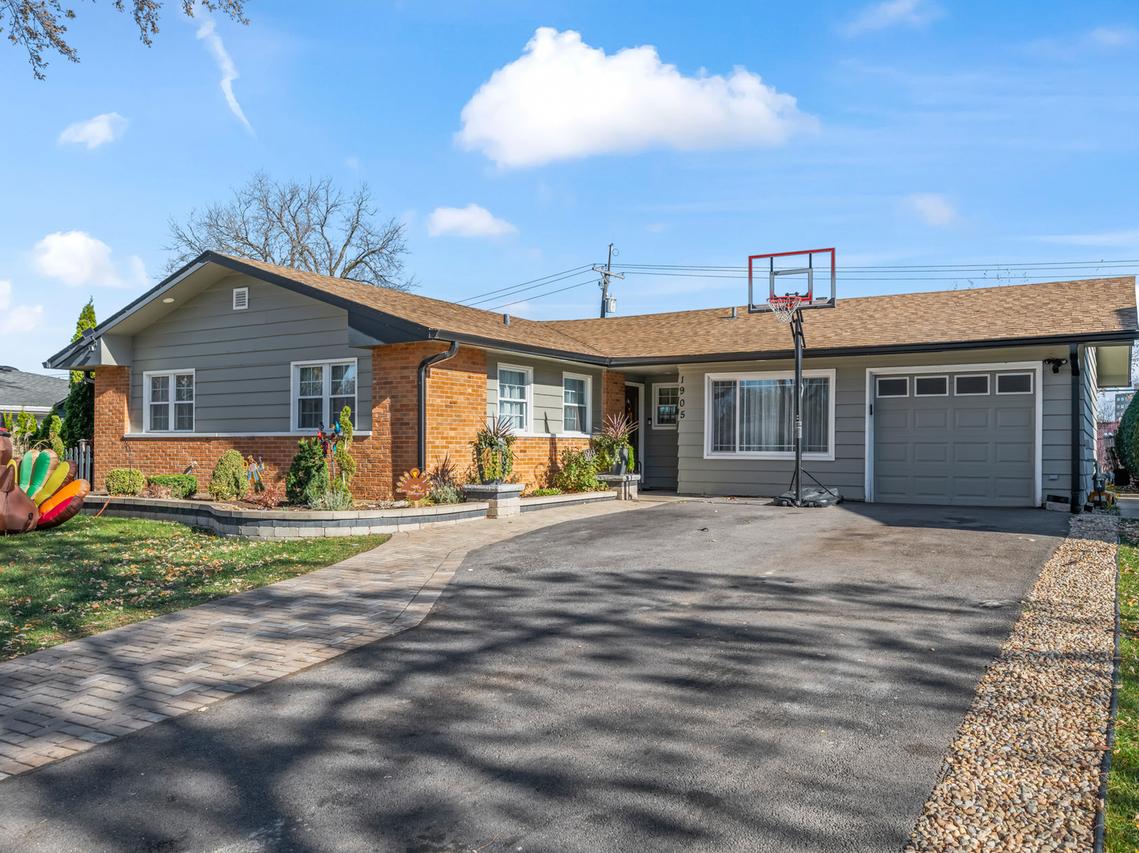 1905 Pierce Rd., Hoffman Estates, IL 60169