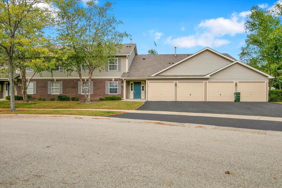 1248 N Red Oak Cir. #2, Round Lake Beach, IL 60073