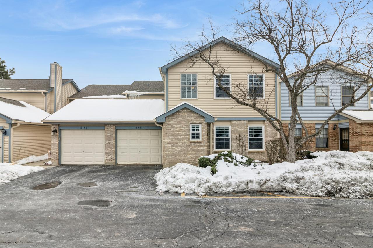 8313 Highpoint Cir. #F, Darien, IL 60561