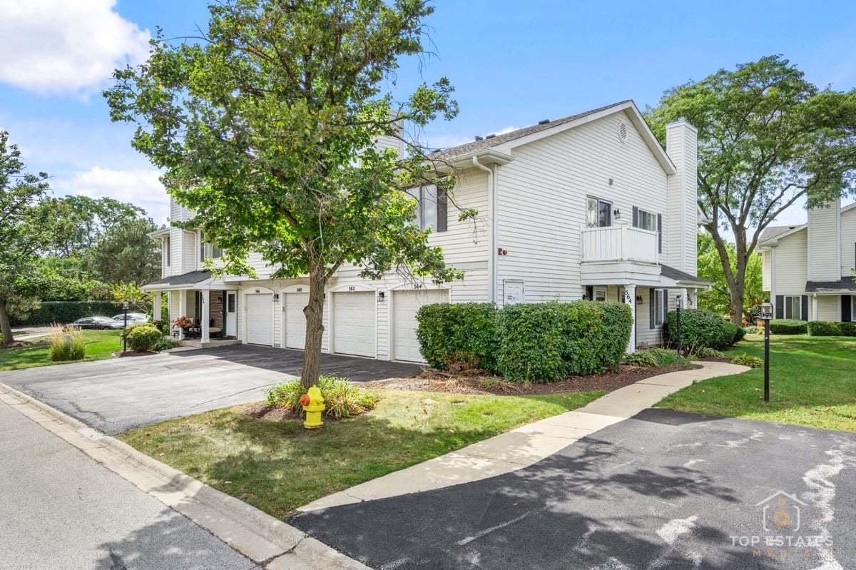 564 Willowcreek Ct., Clarendon Hills, IL 60514