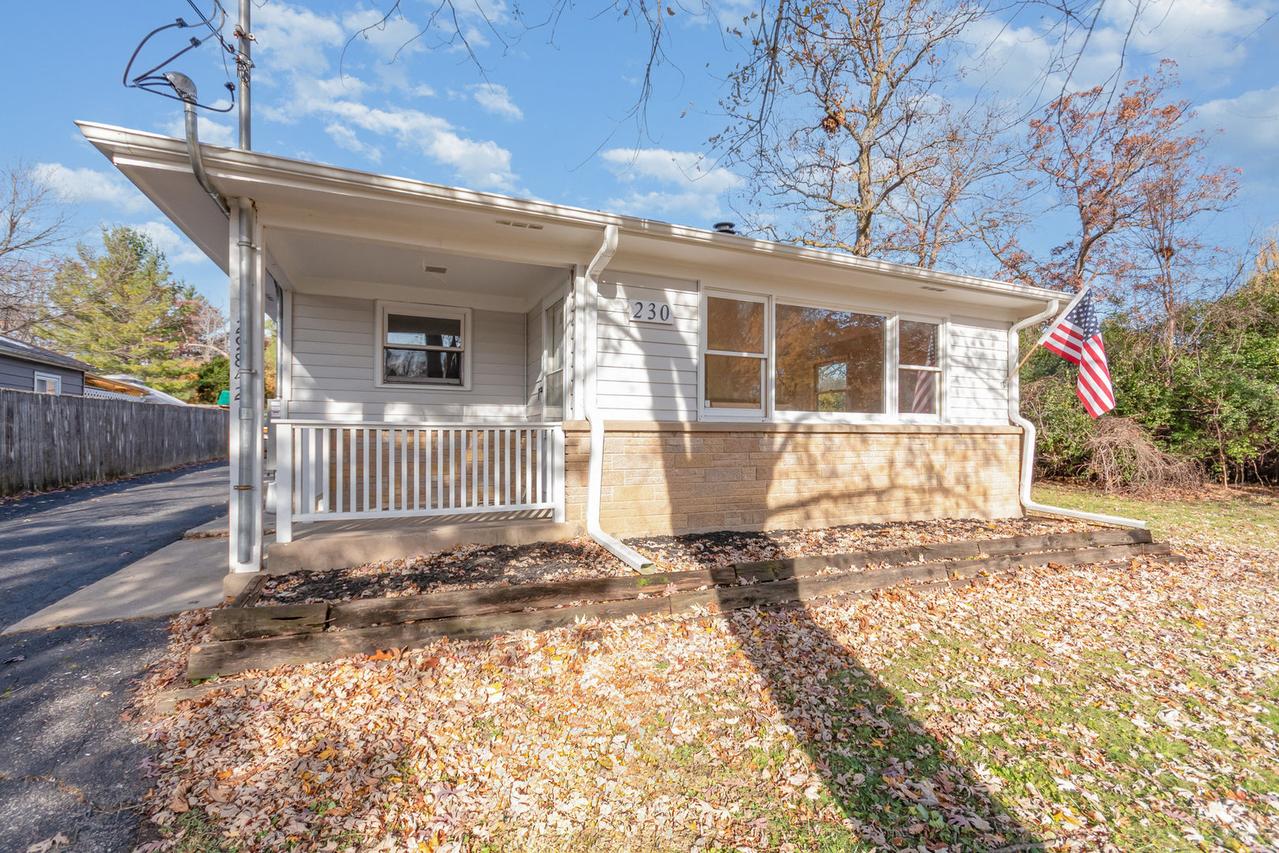 230 Bayshore Dr., Lake Bluff, IL 60044