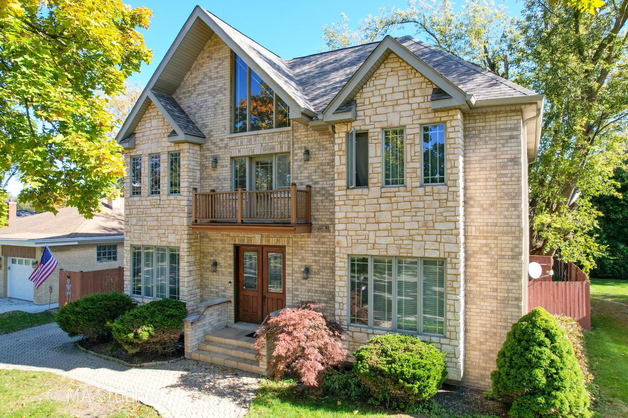 9237 Mason Ave., Morton Grove, IL 60053