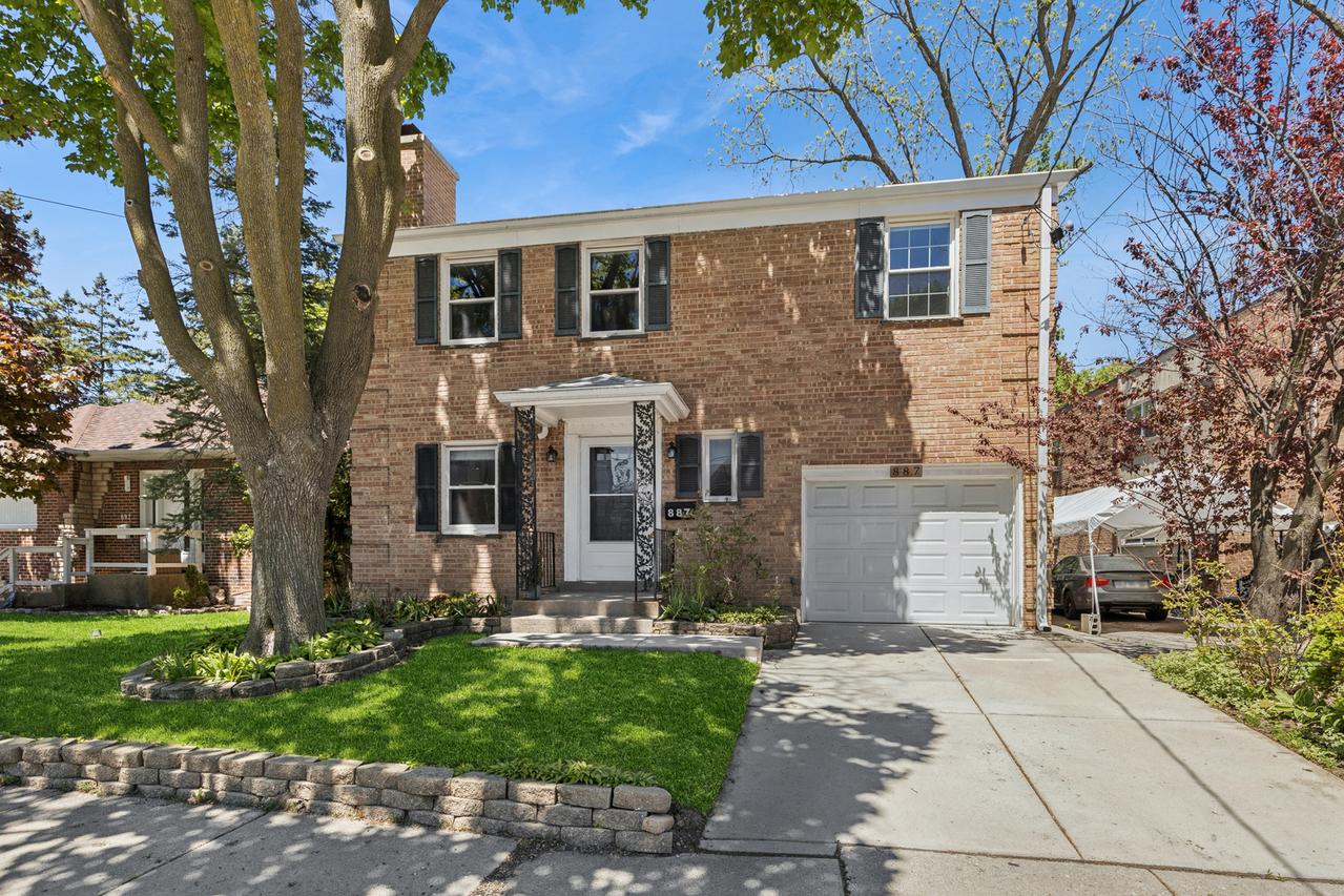 887 Deerfield Rd., Highland Park, IL 60035