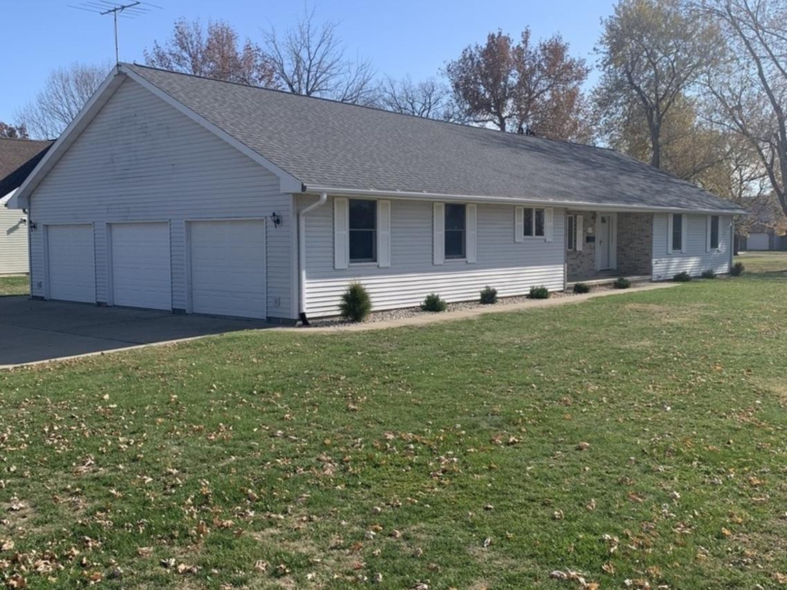 711 N West St., Leroy, IL 61752