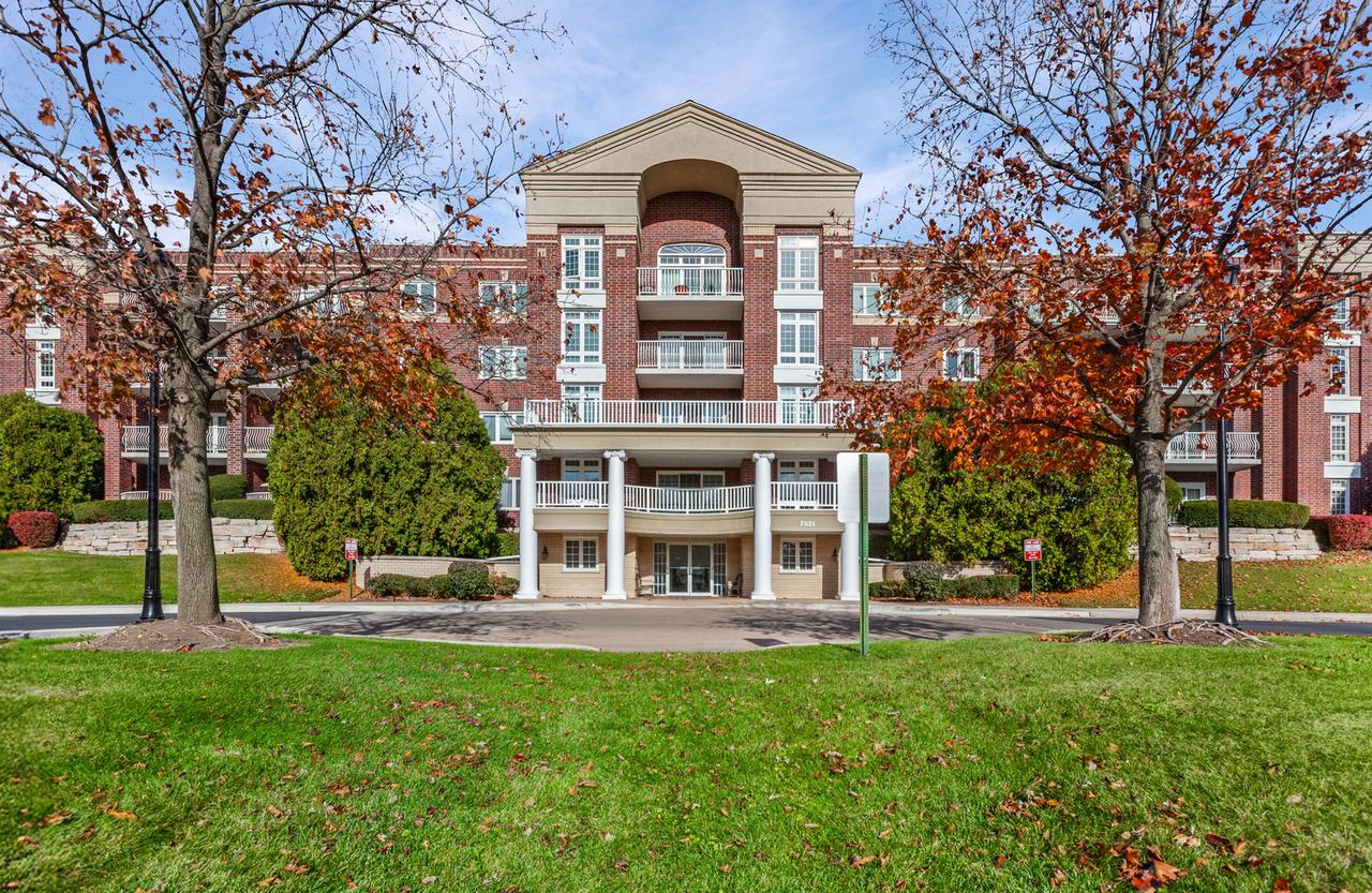 7021 W Touhy Ave. #207, Niles, IL 60714