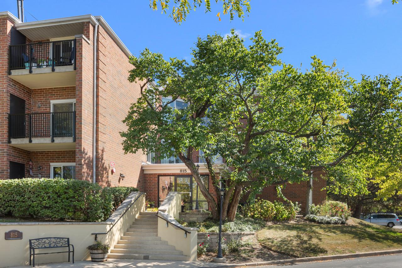 815 Leicester Rd. #219, Elk Grove Village, IL 60007