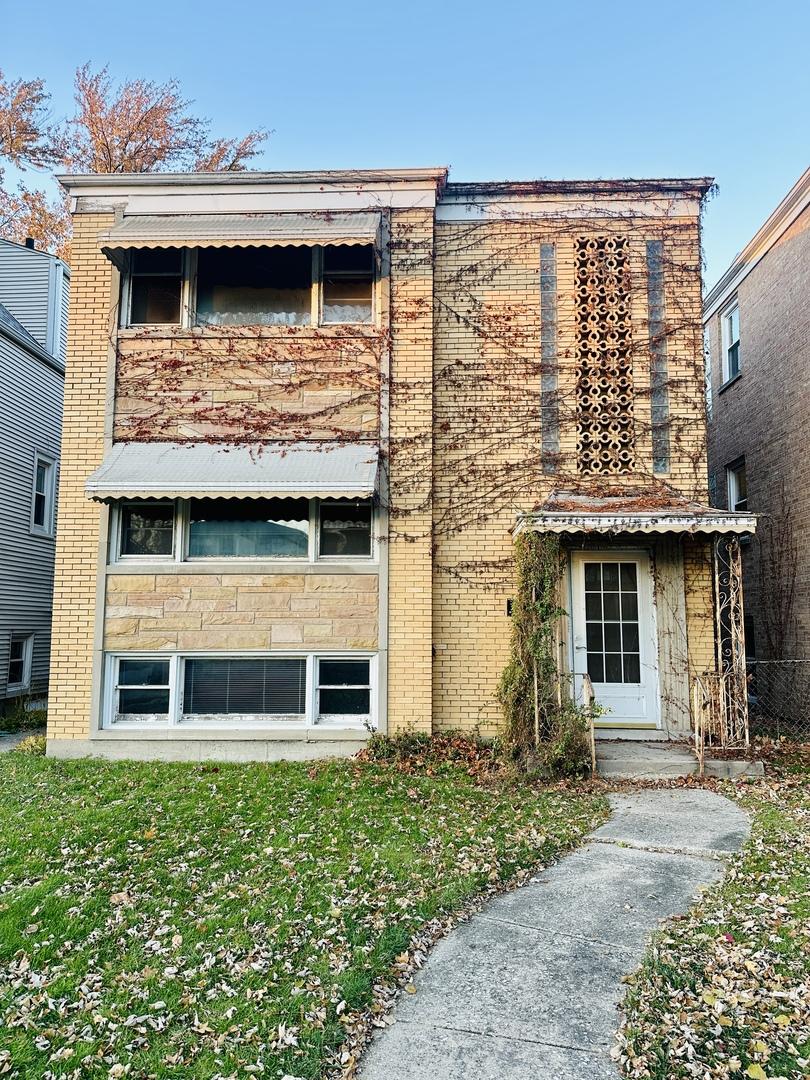 5030 W Roscoe St., Chicago, IL 60641