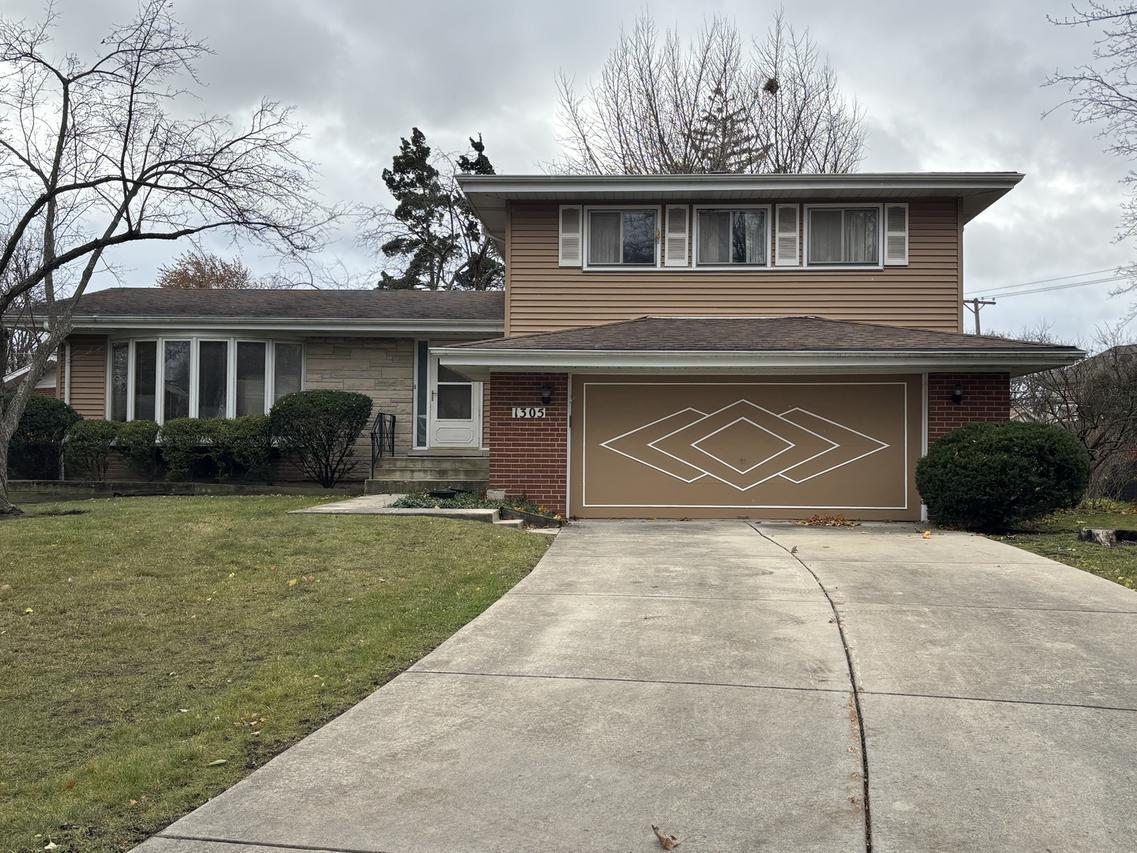 1305 W Mulberry Ln., Arlington Heights, IL 60005