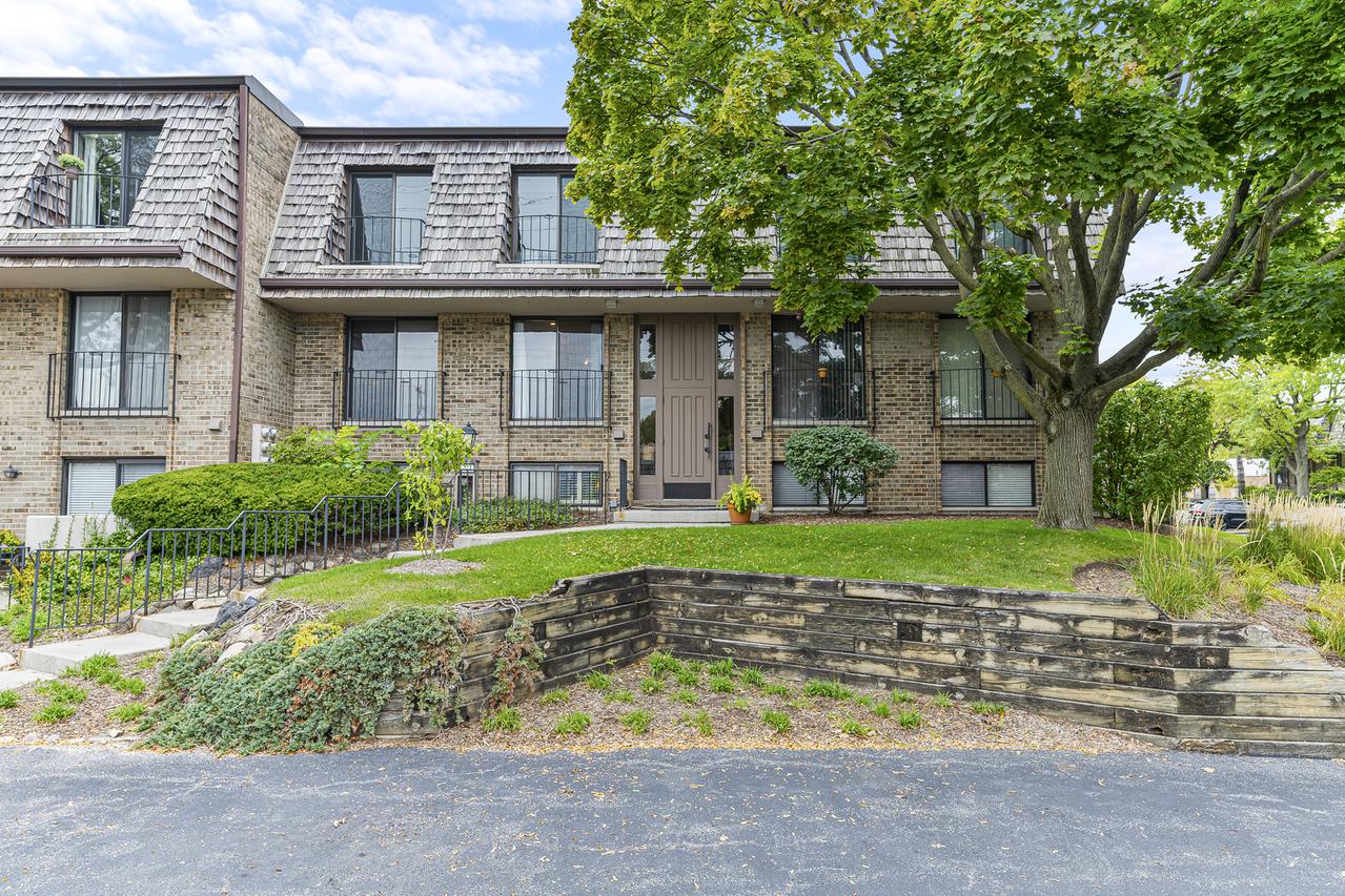 1721 Northfield Sq. #C, Northfield, IL 60093