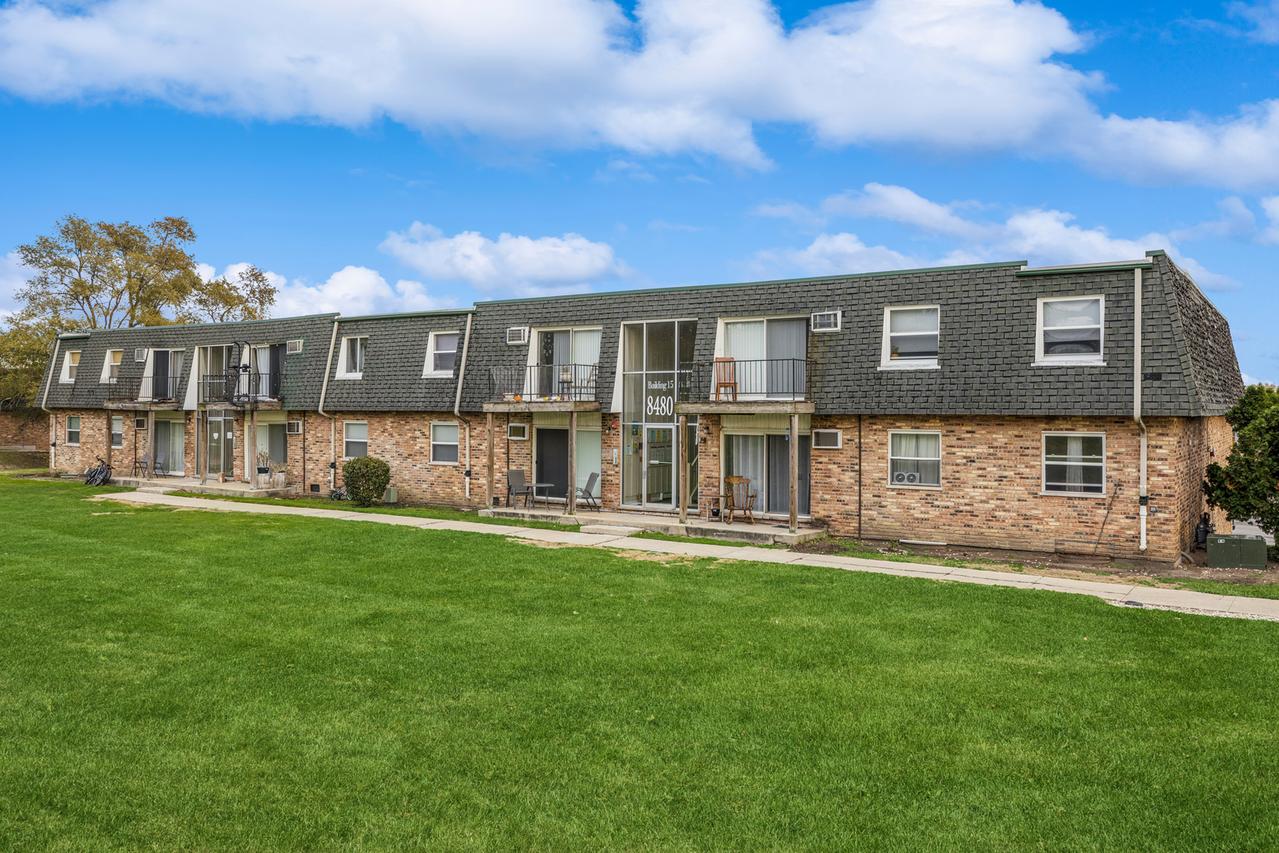 8480 W 103rd Ter. #301, Palos Hills, IL 60465