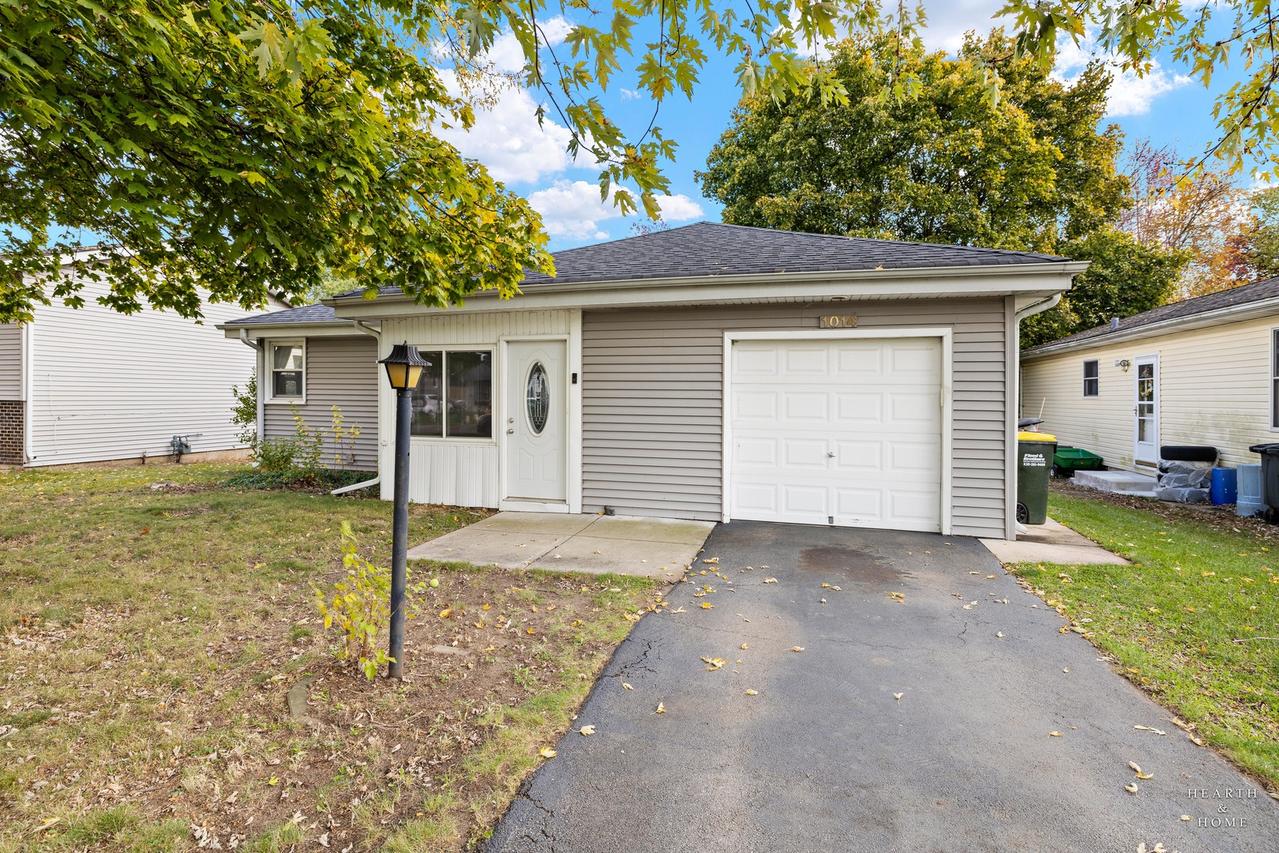 1014 Maple St., Lake In The Hills, IL 60156