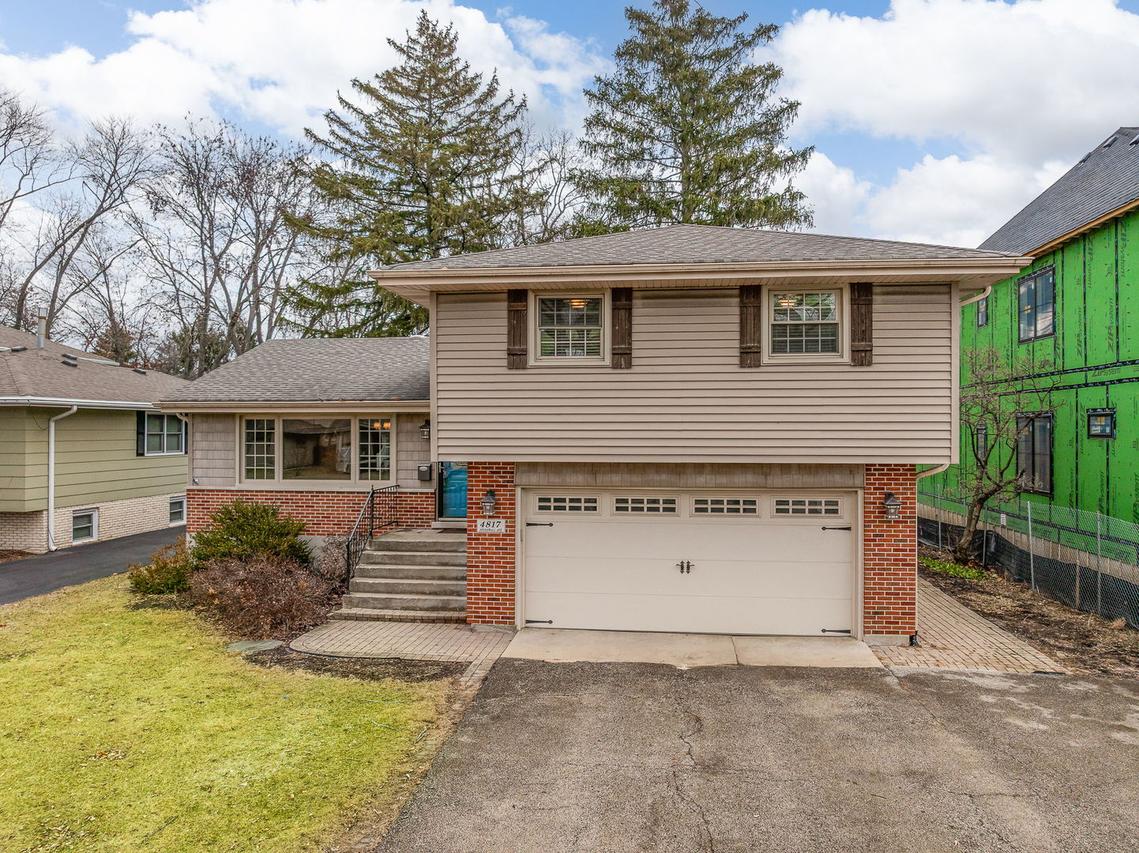 4817 Stonewall Ave., Downers Grove, IL 60515