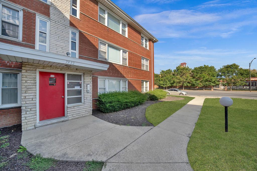 7932 S Pulaski Rd. #301E, Chicago, IL 60652