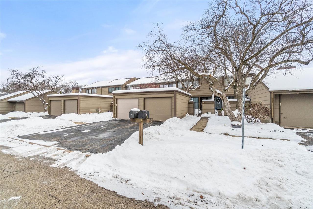 111 Aberdeen Ct., Geneva, IL 60134