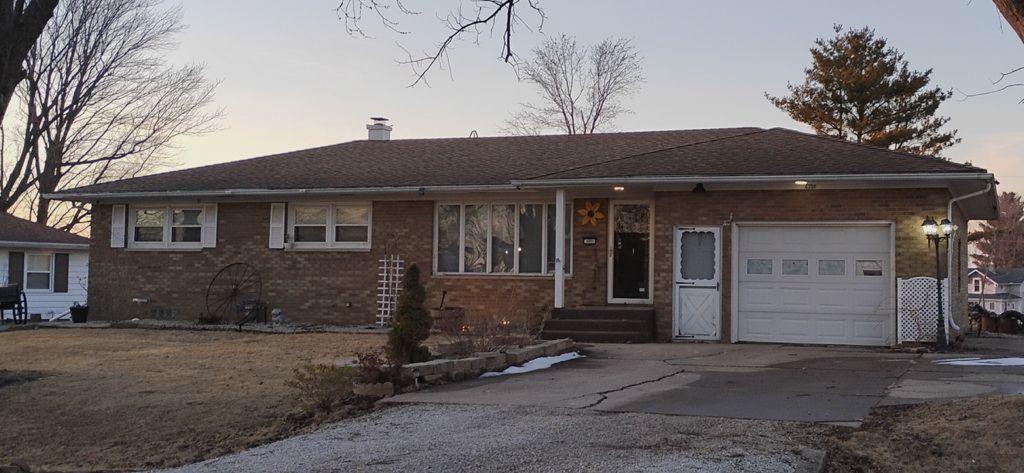 4351 Maple St., Galesburg, IL 61401