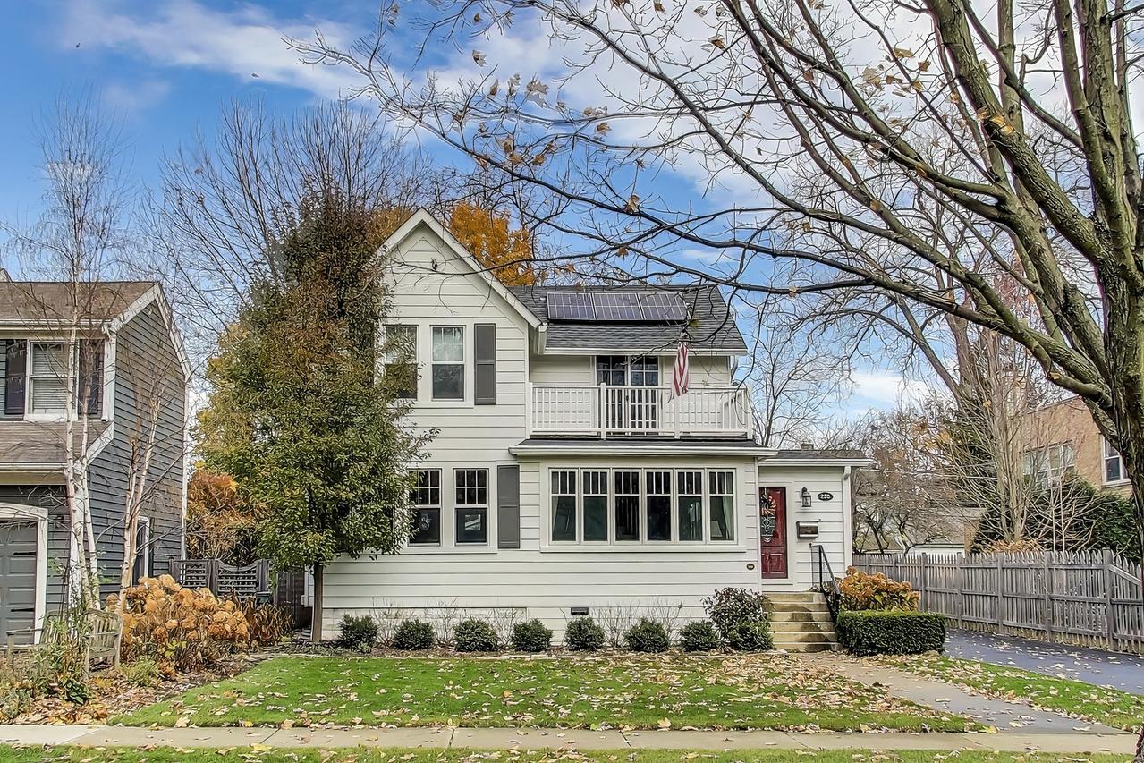 228 E Center Ave., Lake Bluff, IL 60044