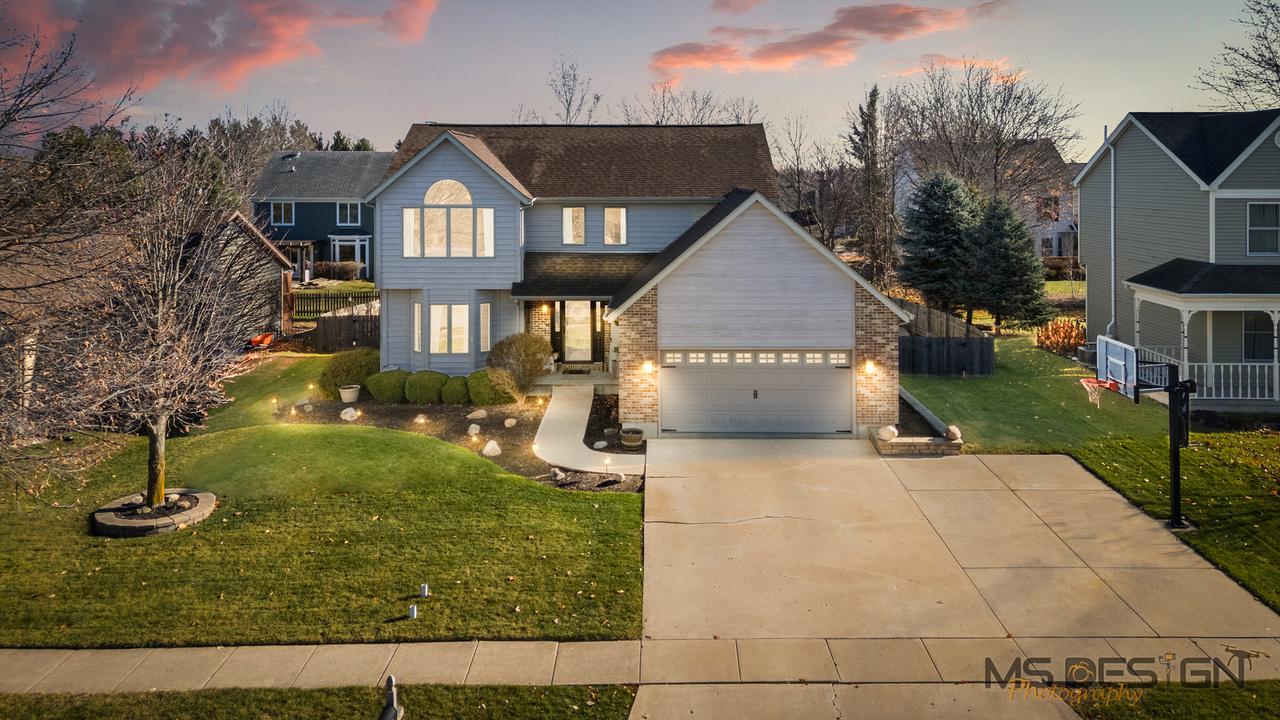 932 Foxpointe Dr., Sycamore, IL 60178