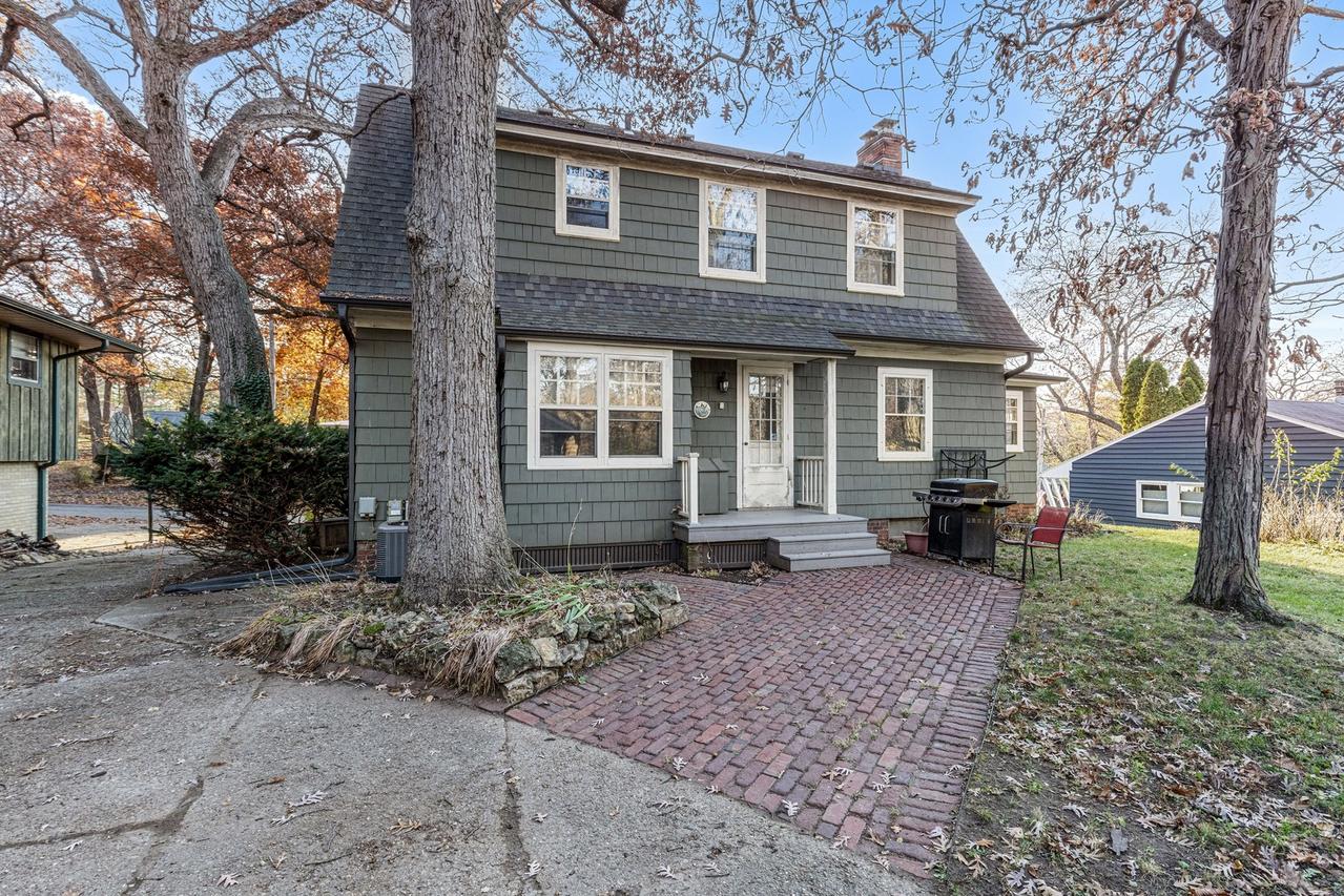 1326 Brownwood Dr., Rockford, IL 61107