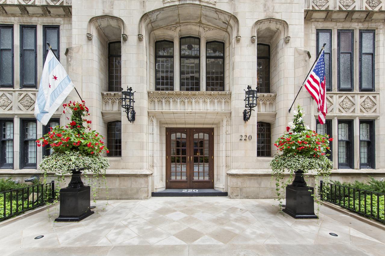 220 E Walton Pl. #8W, Chicago, IL 60611