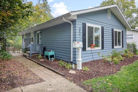 342 Seminole Ln., Carol Stream, IL 60188