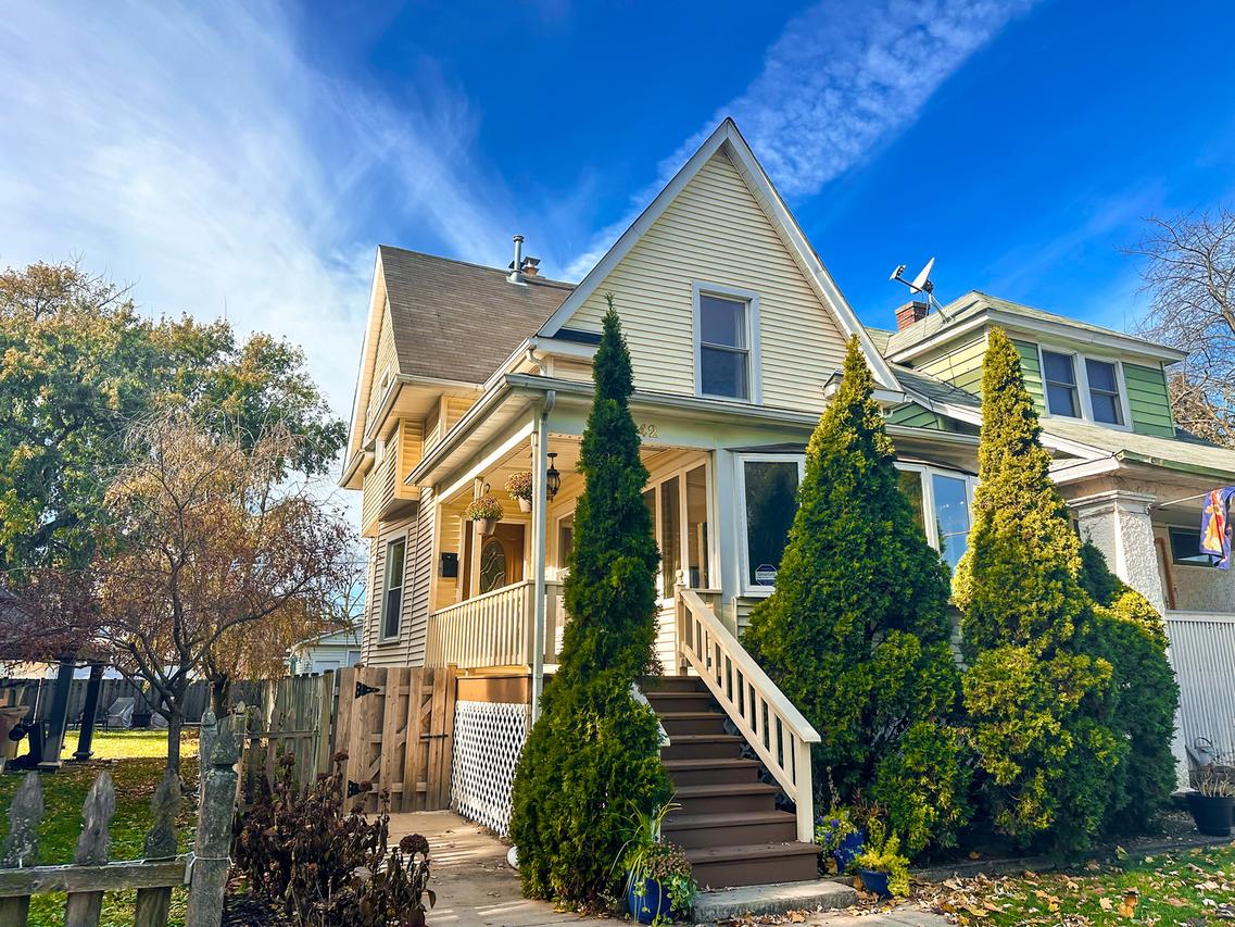 3142 Kenilworth Ave., Berwyn, IL 60402