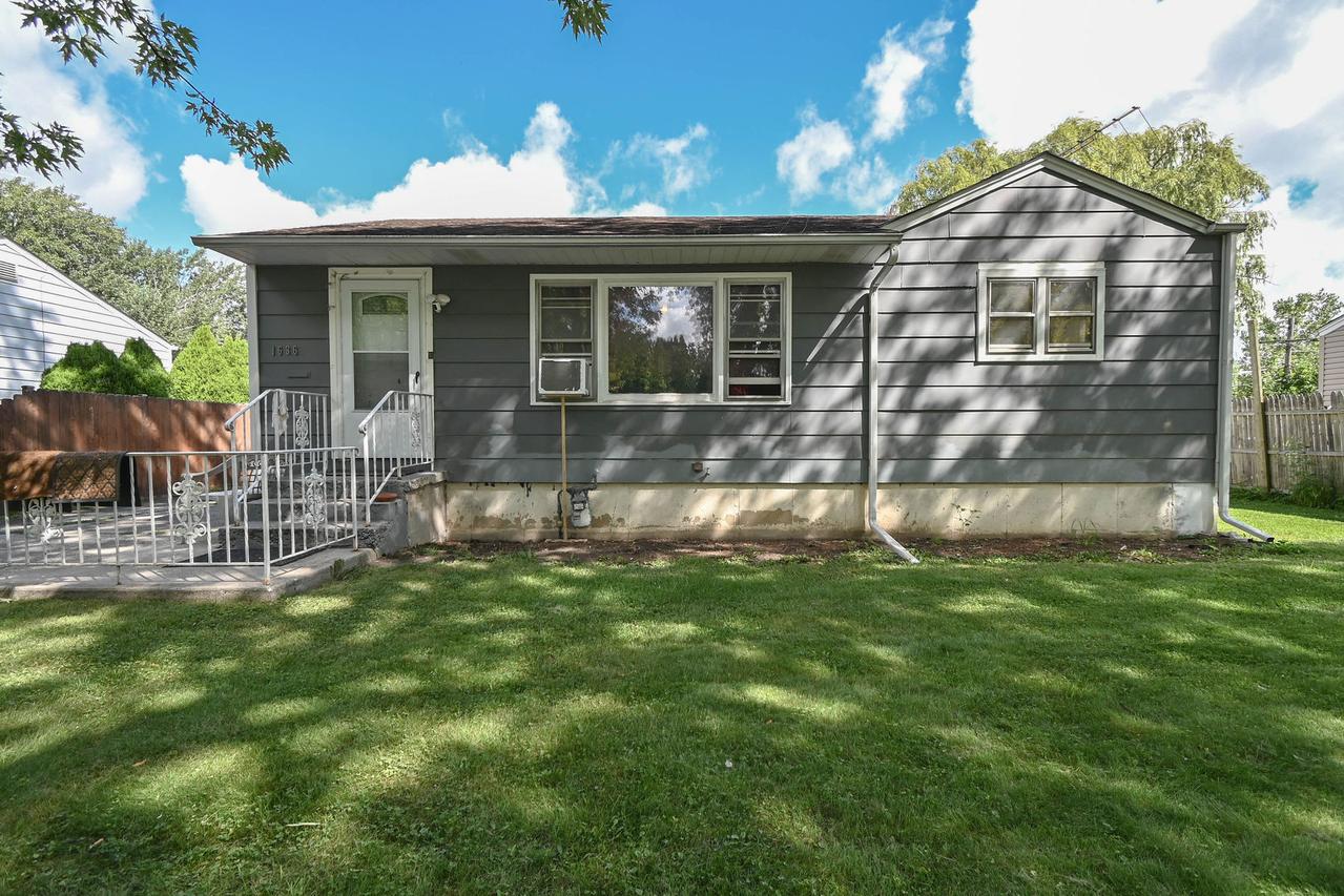 1636 Rice St., Waukegan, IL 60087