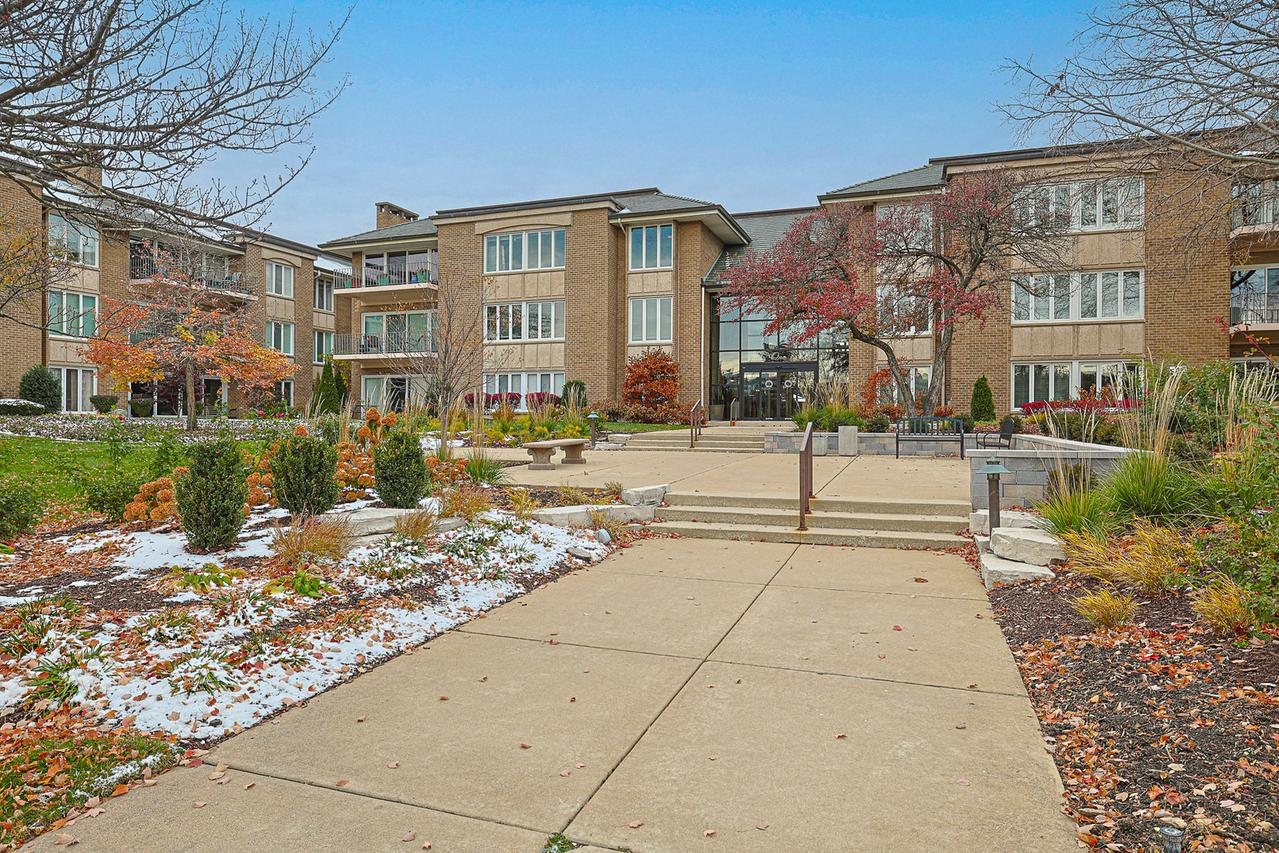 1 Oak Brook Club Dr. #B-301, Oak Brook, IL 60523