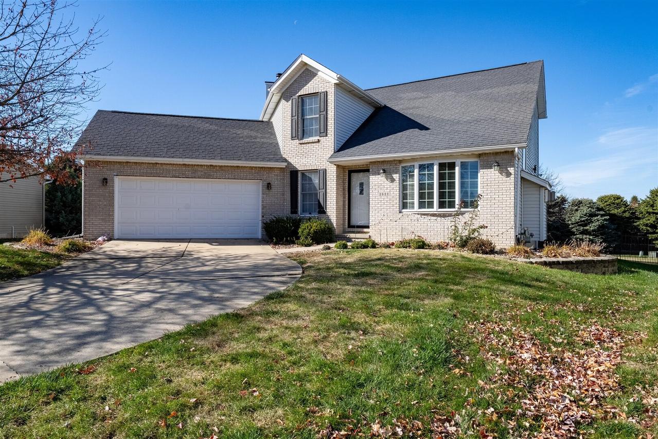 2822 Chesapeake Ln., Bloomington, IL 61704