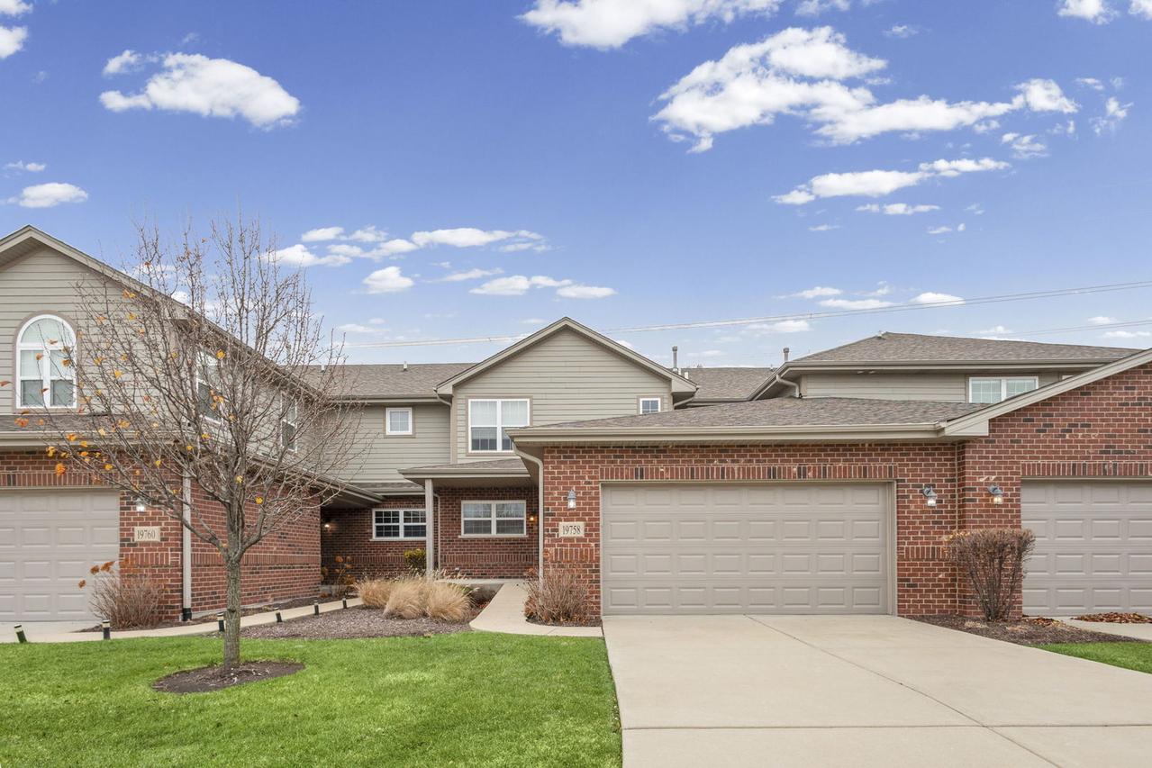 19758 Sunset Ct., Tinley Park, IL 60487