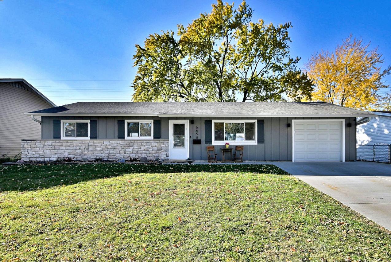 6658 Valley View Rd., Hanover Park, IL 60133