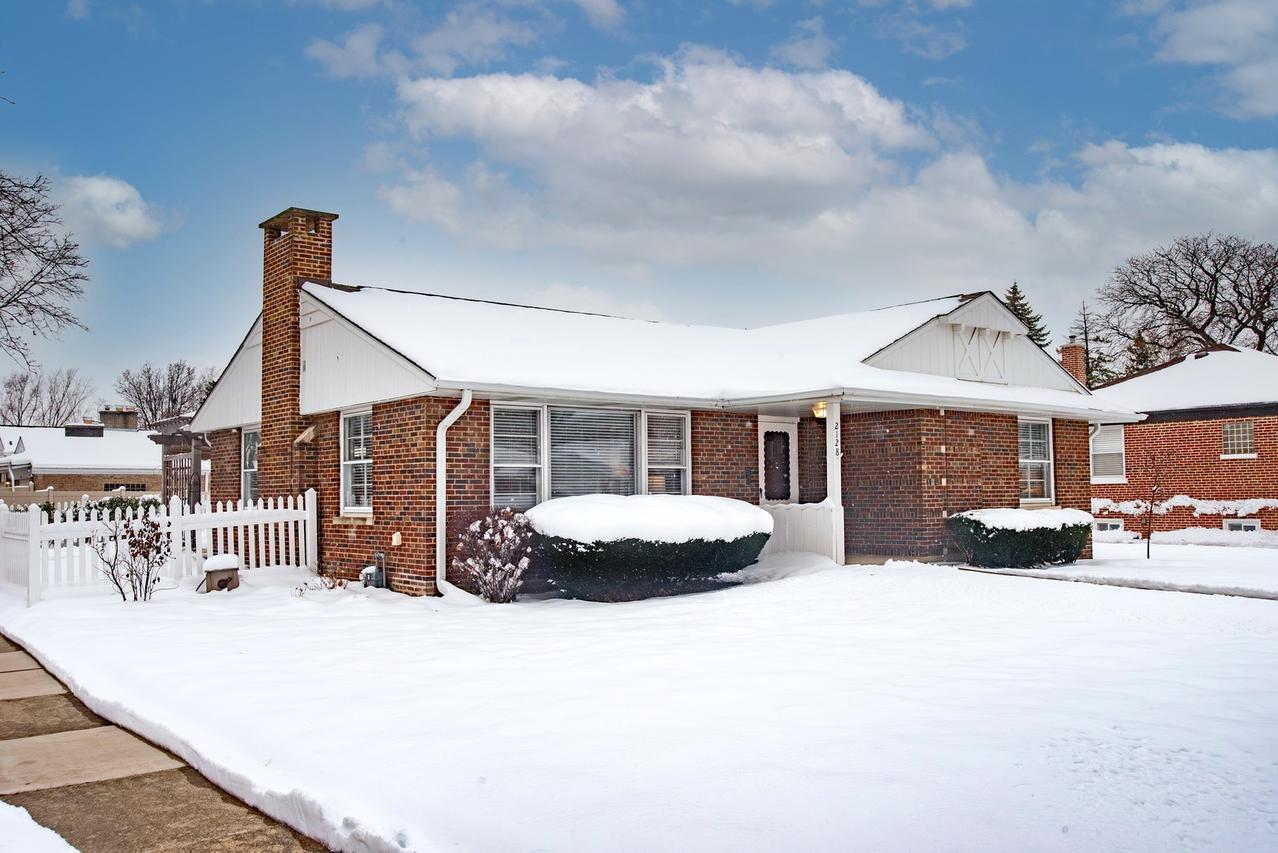 2128 Hull Ave., Westchester, IL 60154