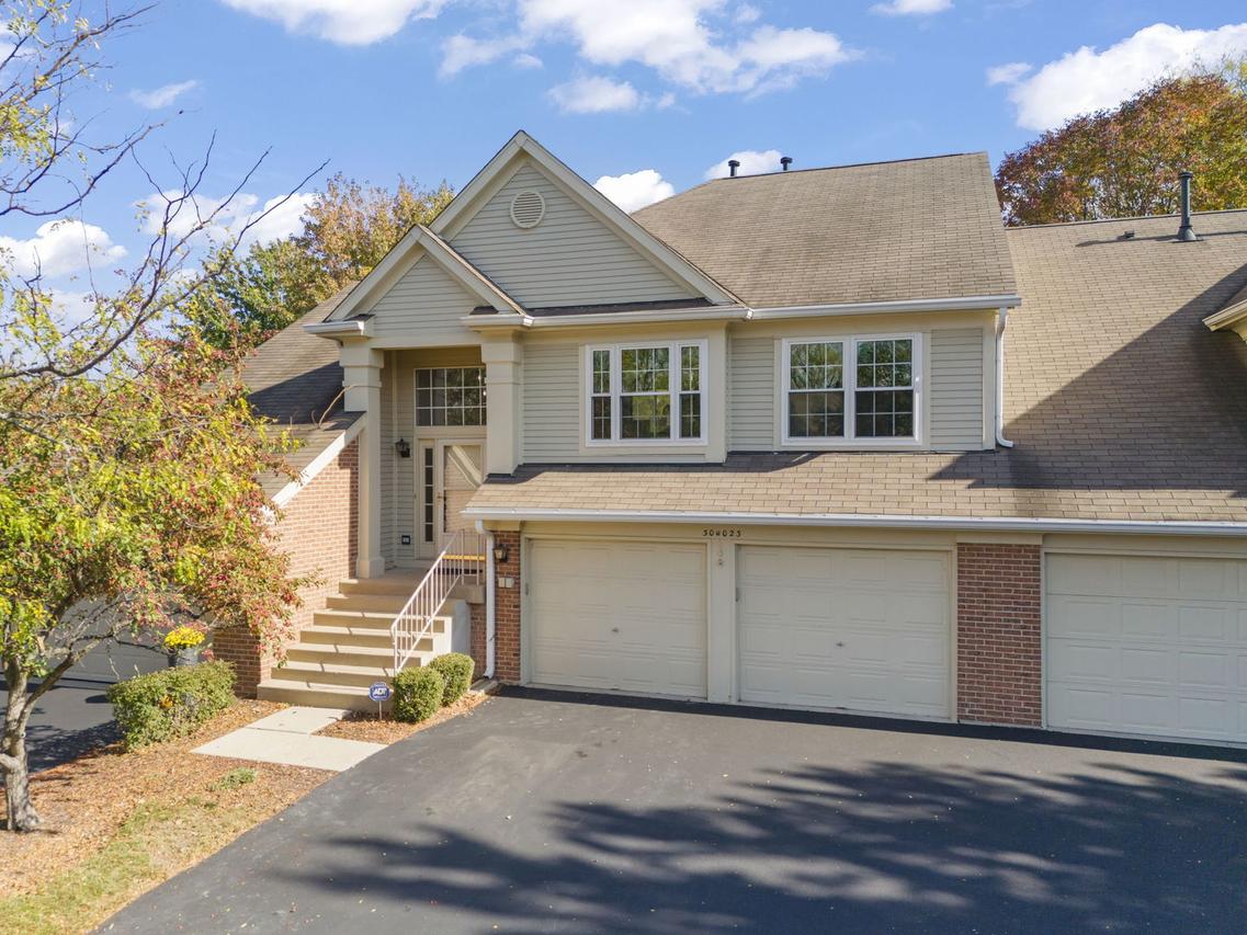 30W023 Cedar Ct. #023, Warrenville, IL 60555