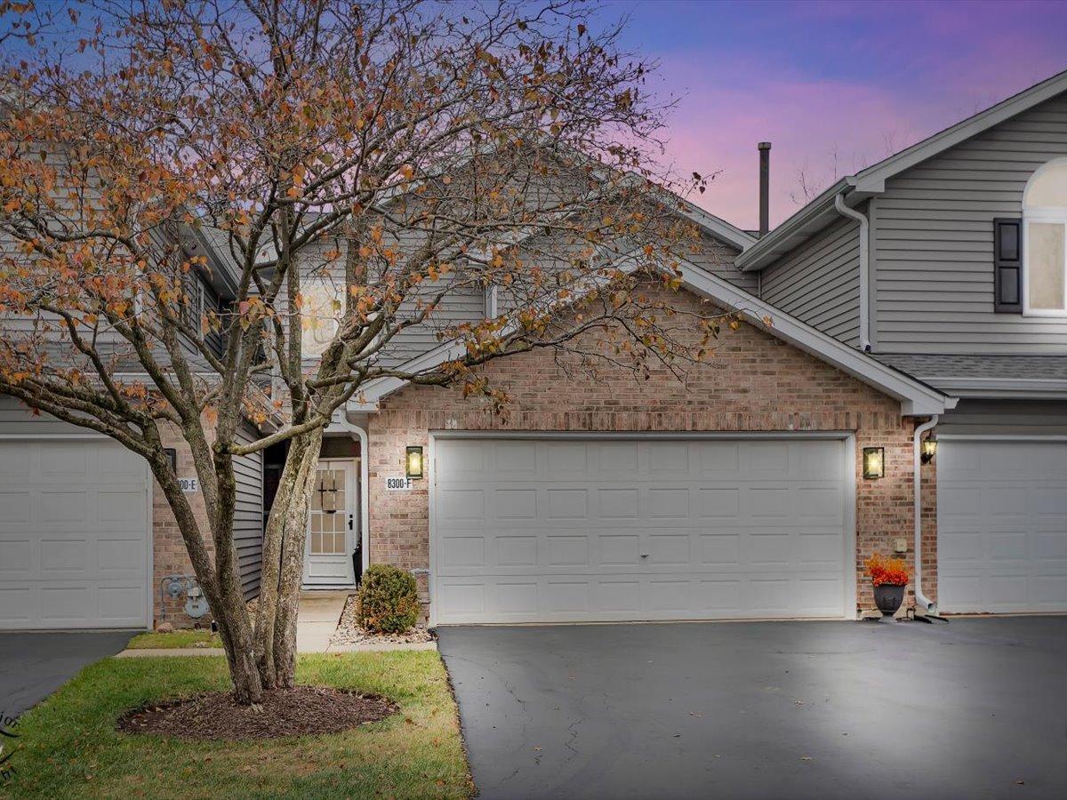 8300 Highpoint Cir. #F, Darien, IL 60561