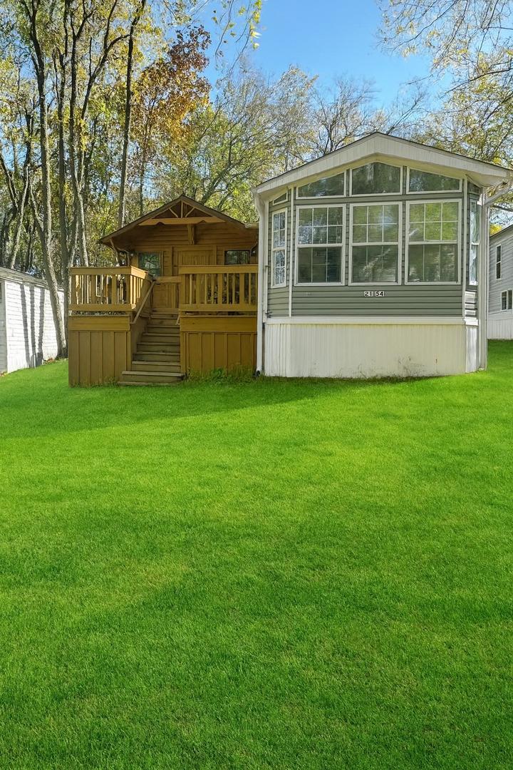 21-54 Woodhaven Lakes Dr., Sublette, IL 61367