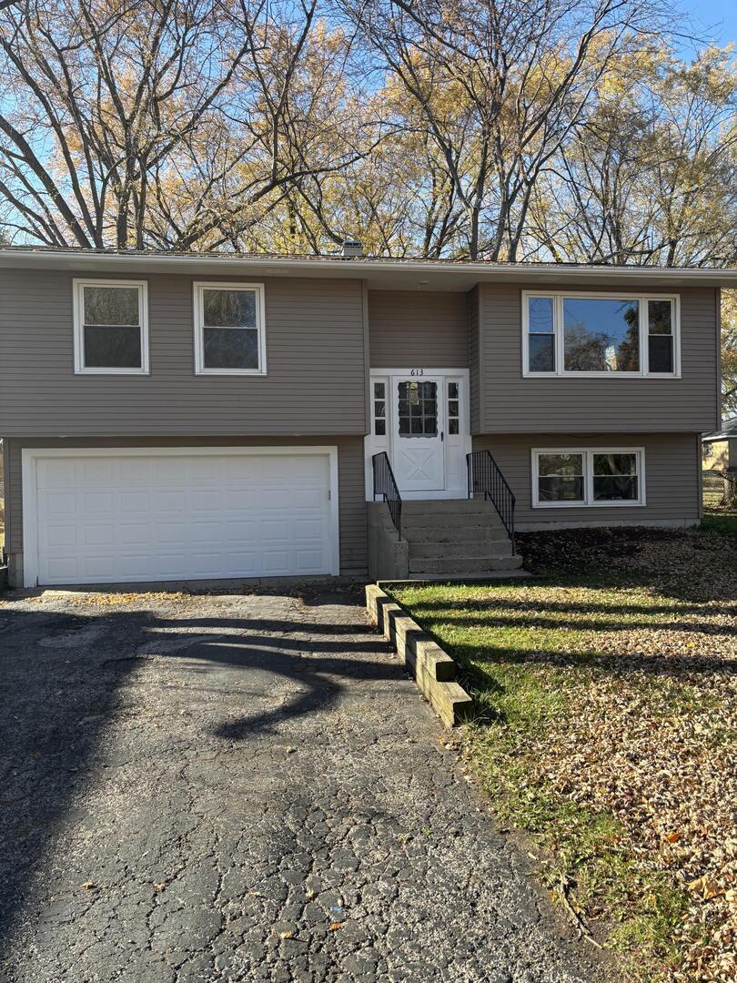 613 S Broadway St., Mchenry, IL 60050