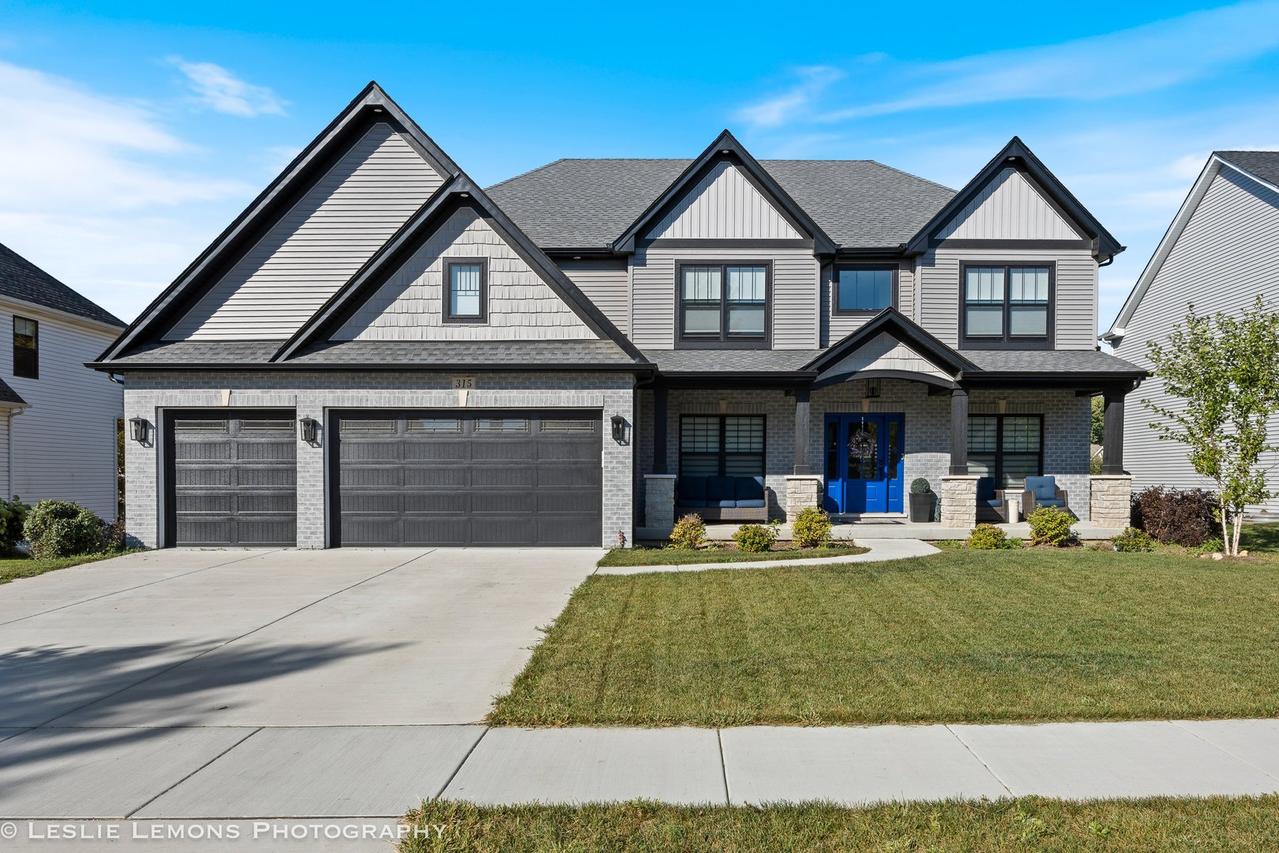 315 White Pines Ln., Oswego, IL 60543