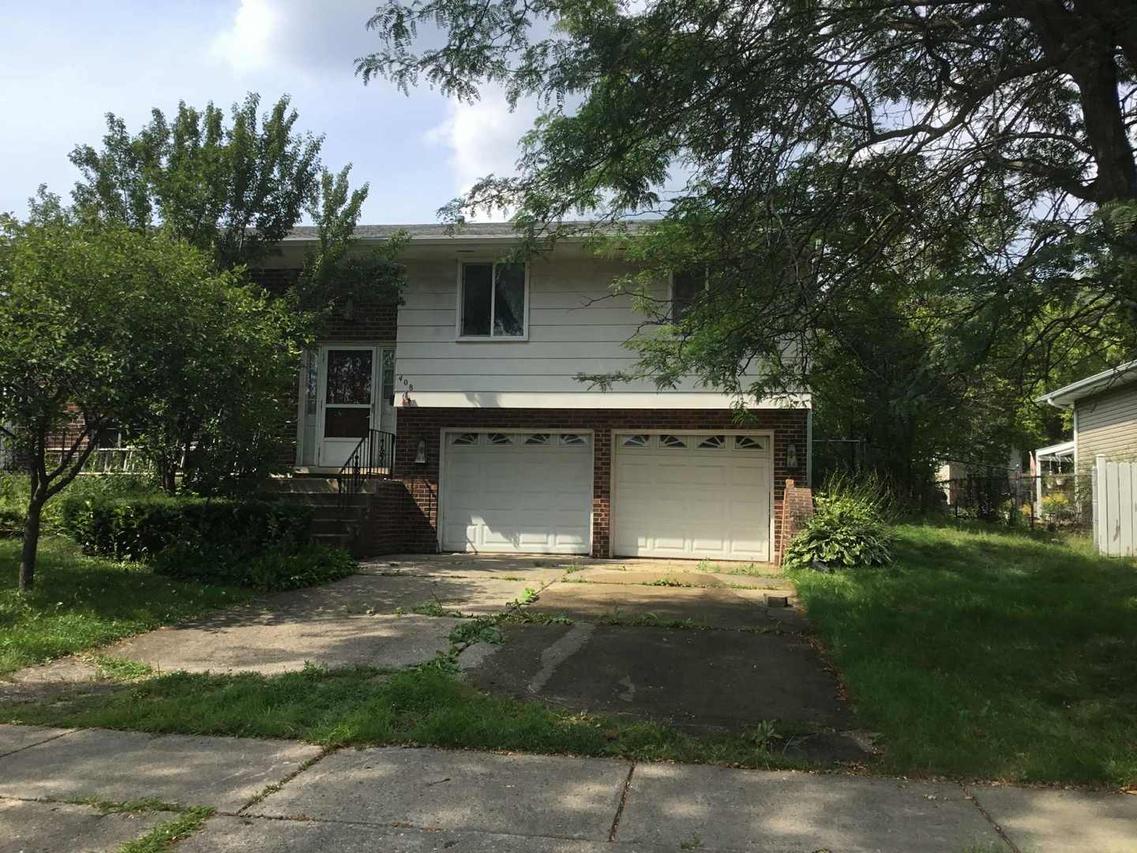 408 Desmond Dr., Schaumburg, IL 60193