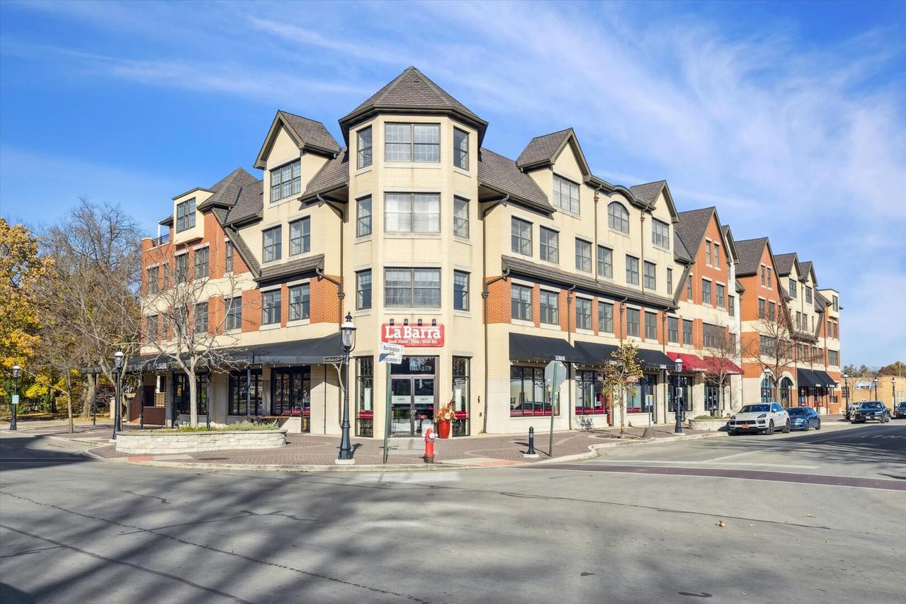 10 E Burlington St. #3C, Riverside, IL 60546