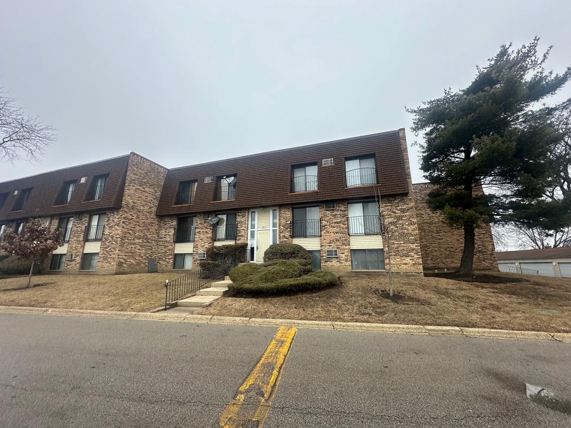 202 S Waters Edge Dr. #102, Glendale Heights, IL 60139
