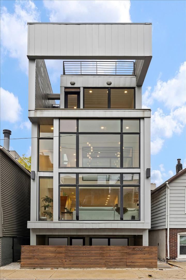 1638 W Ontario St., Chicago, IL 60622