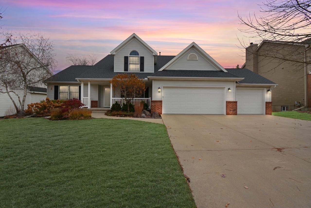 35 Greythorne Cir., Bloomington, IL 61704