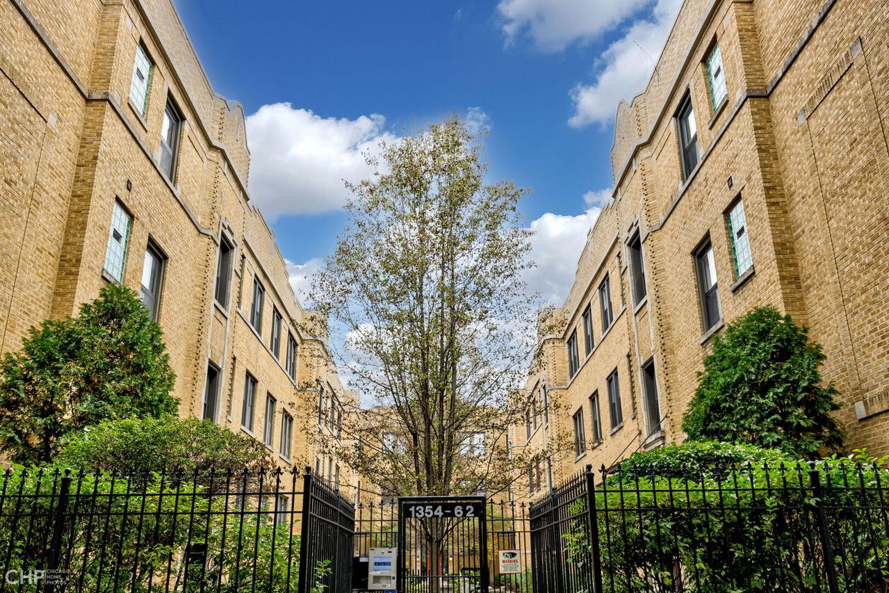 1360 W Estes Ave. #2N, Chicago, IL 60626