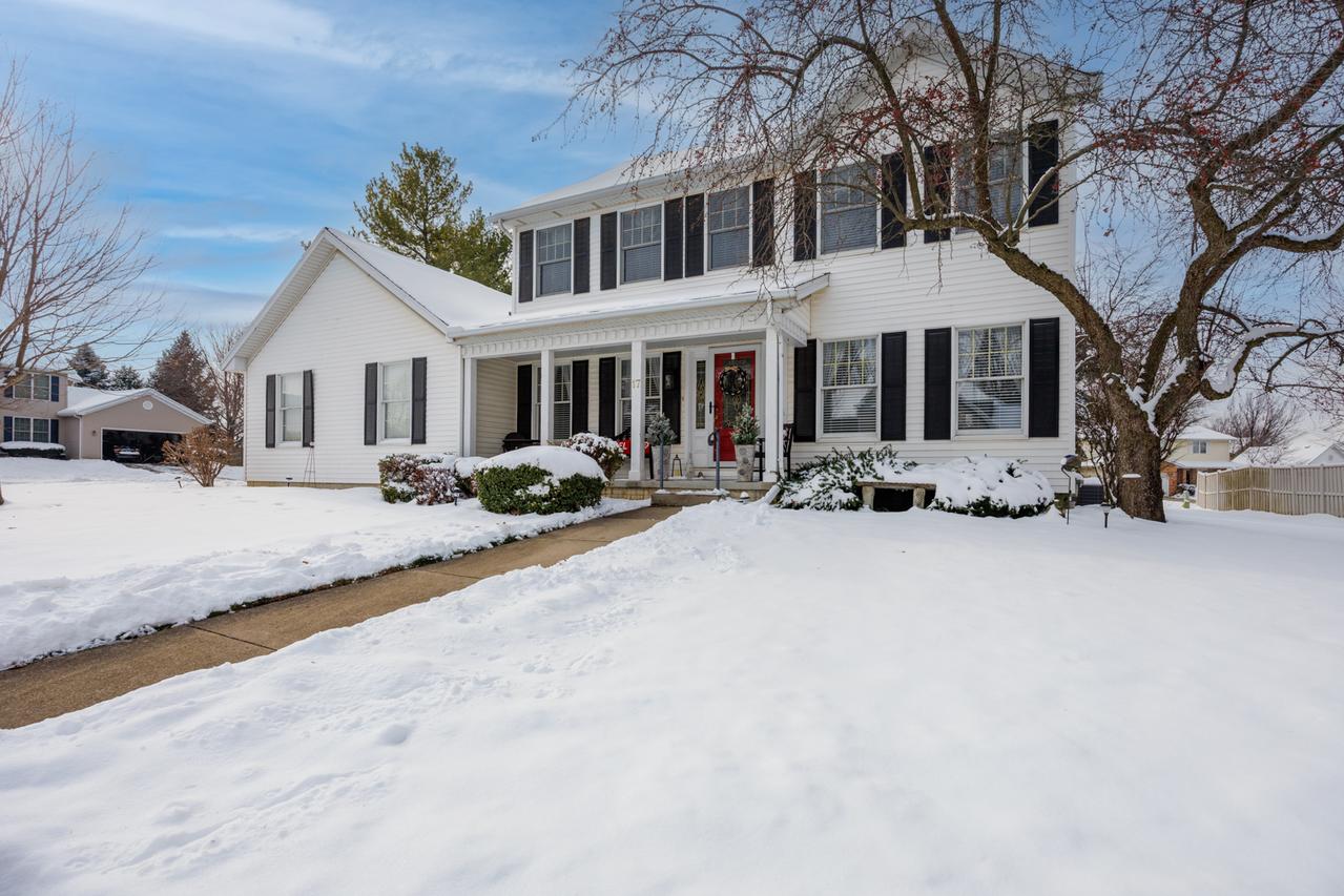 17 Downing Cir., Bloomington, IL 61704