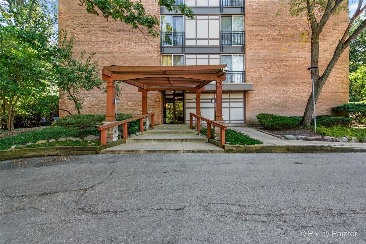 5820 Oakwood Dr. #1a, Lisle, IL 60532